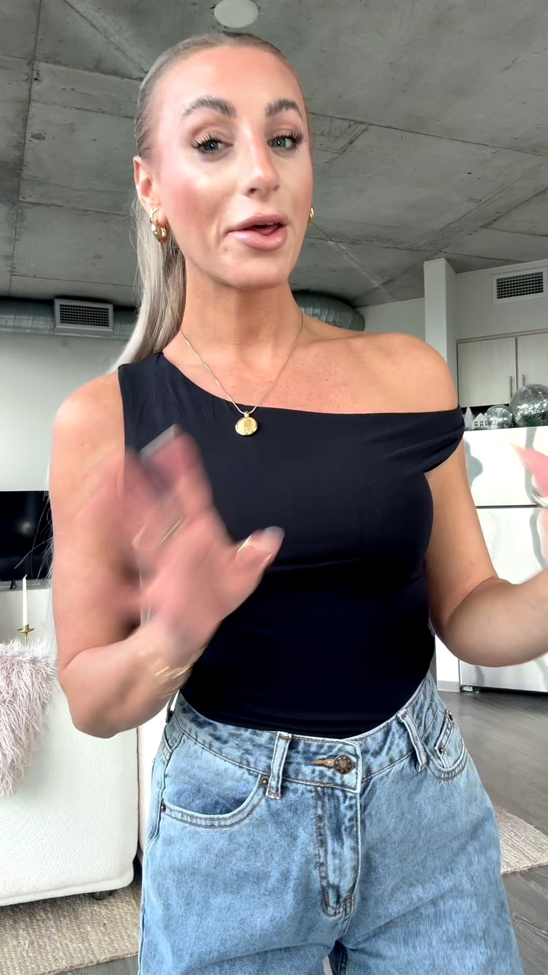 A fun twist on a basic tank 🖤 I love this neckline. Dress it up or down!

Amazon find, Amazon fashion, basic tank, wide leg jeans, fitted tank, casual outfit, date night outfit

#LTKootd #LTKPetite #LTKFindsUnder50