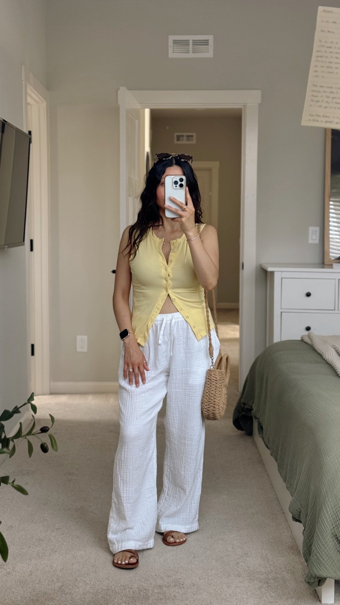 Summer outfit inspo

petite fashion, under 5ft fashion, white linen pants, petite style, yellow top

#LTKPetite #LTKFindsUnder100 #LTKSummerEdit