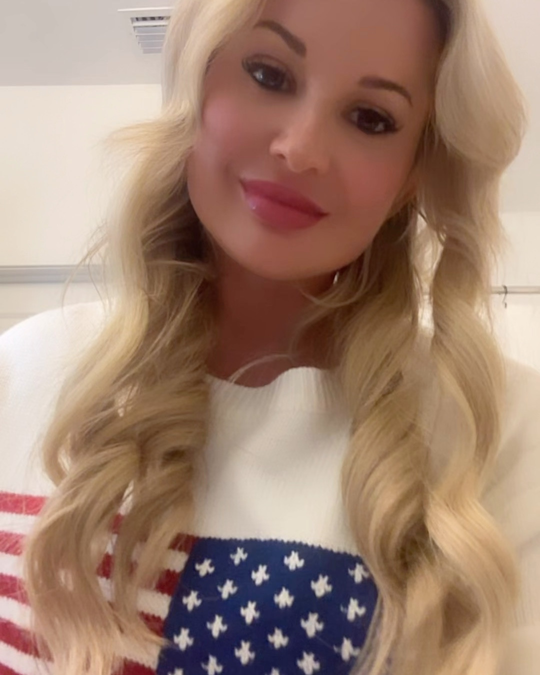 #ad #shinery @shinery Jewelry wash plant based, no need to soak, time, or wait. Wash your hands with the jewelry adding the moisturizing benefit to your skin while cleansing your every day pieces! 

#LTKSaleAlert #LTKSpringSale #LTKdayinmylife