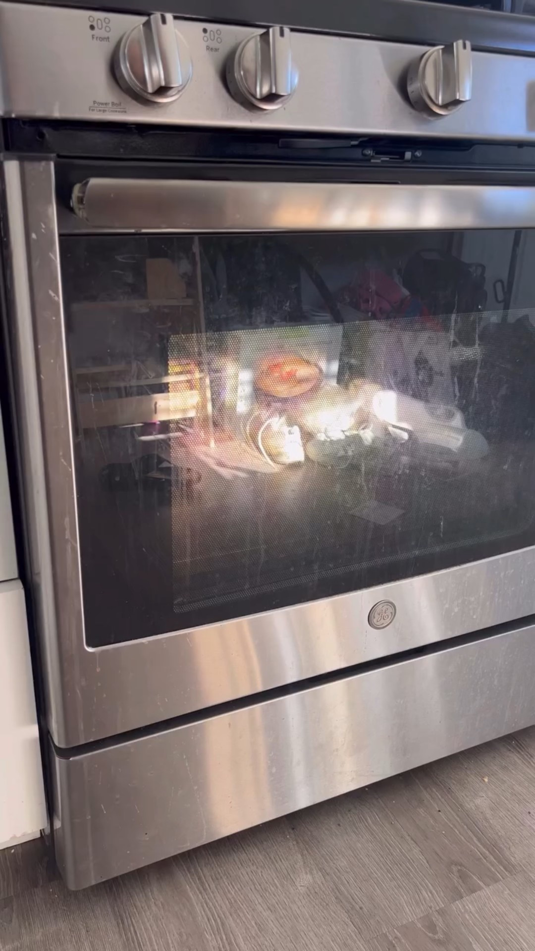 ✨ Mom hack unlocked! ✨ One swipe and that greasy oven door is history 🙌 Because honestly… who has time for scrubbing when the kids are already making their next mess? 😅

#MomLife #CleaningHack #cleaningmotivation #cleaninghacks #kitchencleaning #BusyMomLife #OvenCleaning #ActiveWipes #CleanWithMe #momtips #gifted

#LTKHome #LTKFamily #LTKKids