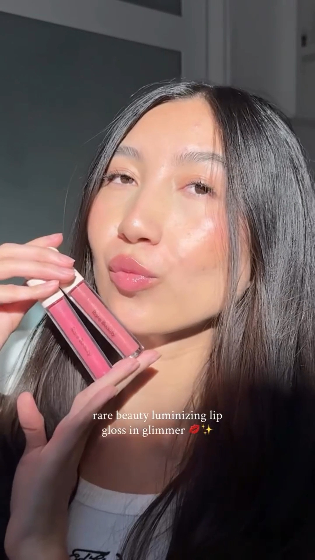 so pretty omg @rarebeauty 💖

positive light luminizing lip gloss in glimmer 

#lipgloss #makeuplover #beauty #makeup #lip

#LTKGiftGuide #LTKSeasonal #LTKBeauty
