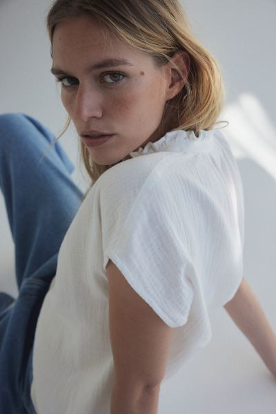 Ruffle-trimmed Cotton Blouse - Round Neck - Short sleeve - Cream - Ladies | H&M US | H&M (US + CA)