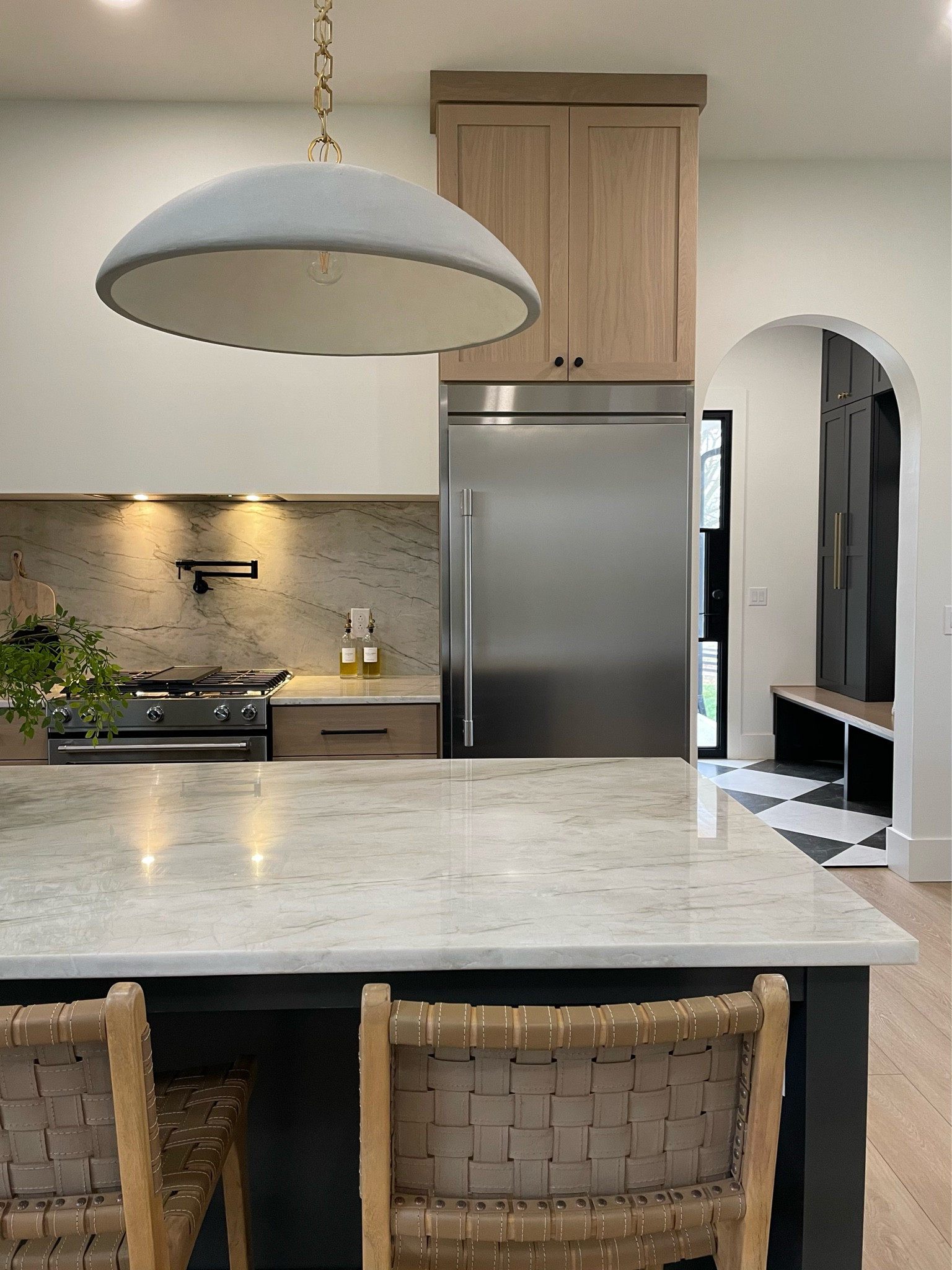 Kitchen sources 🤍🖤🤎 Our stools are currently $100 off! 

#LTKhome #LTKSpringSale #LTKsalealert