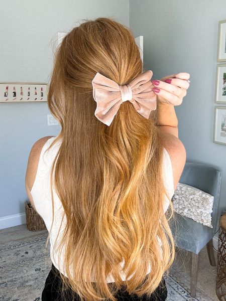 The season of bows 🎀

A cute and easy way to dress up your hairstyle!

#LTKHoliday #LTKstyletip #LTKSeasonal