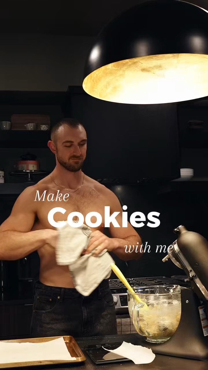 My bakery style chocolate chip cookie recipe 🍪😋