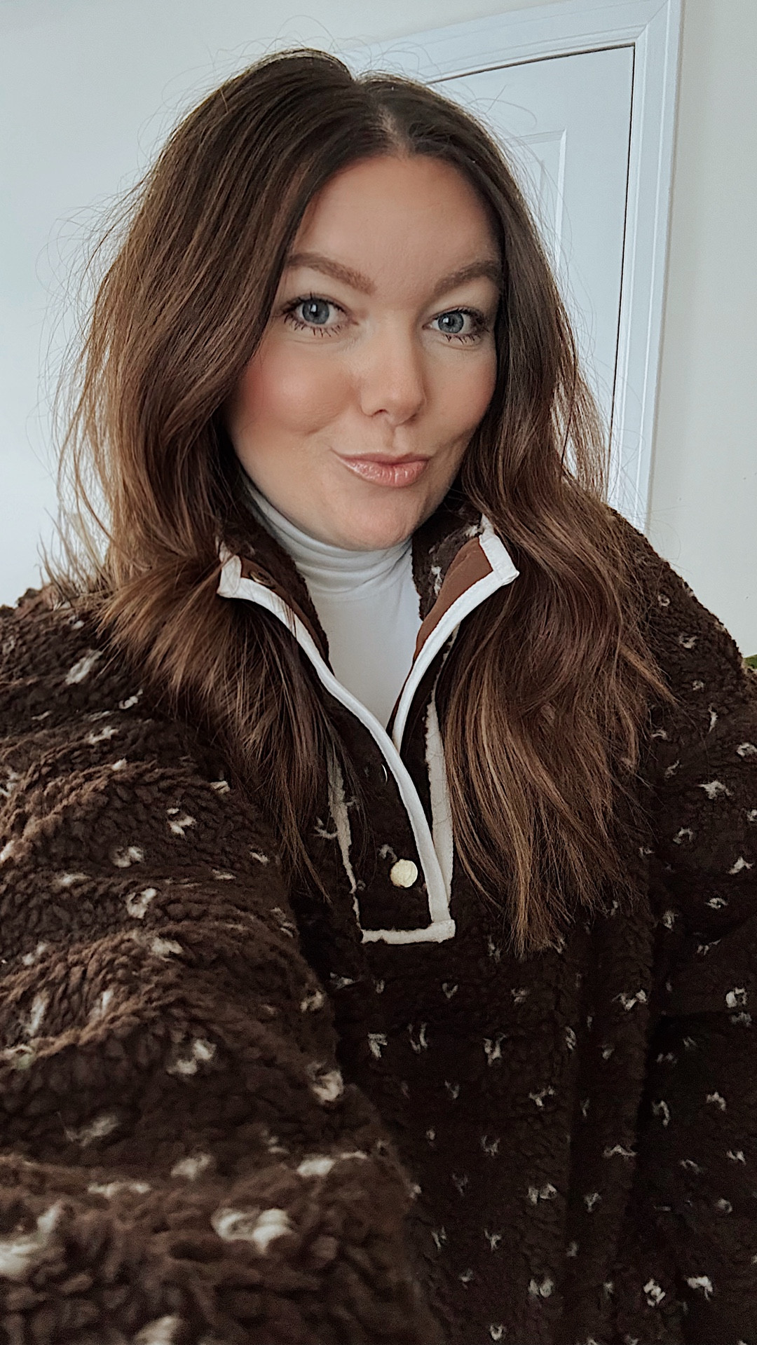 currently living in anything warm & cozy ❄️🐻 this cold has me avoiding the outdoors at all costs 😅 this Amazon sherpa is a winter must - comfy, cute and actually keeps you warm!

true to size with a slight oversized fit (wearing a medium). more colors available & linked in my @shop.ltk 🤎


#LTKgrwm #LTKOver40 #LTKootd