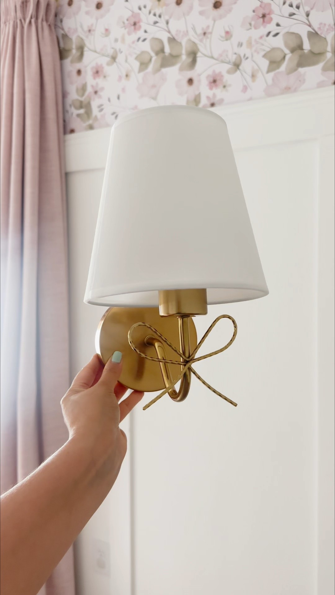 The cutest 🎀 lights that don’t require any hardwiring! Love how this big girl room turned out 🥹🫶🏼

Chargeable lights
Battery operated lights
Bow wall lights 
Girls bedroom 
Toddler girls bedroom 
Children’s bedroom
Kid bedding
Baby room
Nursery roomm

#LTKKids #LTKBaby #LTKHome