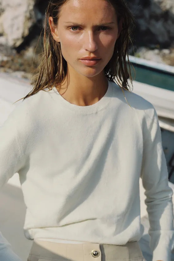 Round neck long sleeve jumper. Soft-touch fabric detail. Ribbed trims. | Zara US