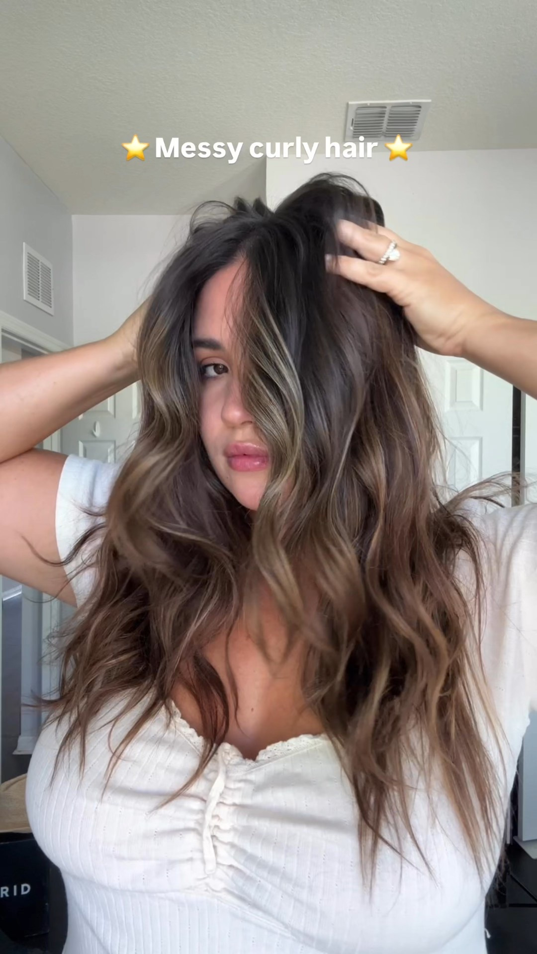 Curly messy hair ⭐️

#LTKFindsUnder50 #LTKBeauty #LTKStyleTip