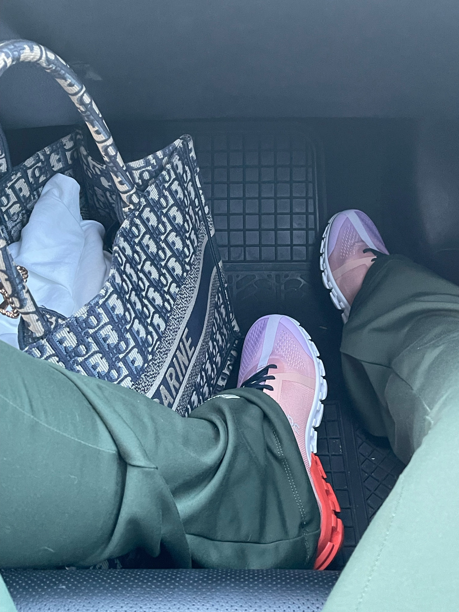 Travel Essentials in a post-
Tracksuit ✅
On Running ✅
Dior Tote Bag Medium ✅



#LTKshoecrush #LTKtravel #LTKstyletip