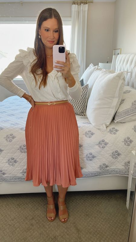 Pleated skirt, dressy skirt, easy to wear skirt, business casual outfit 