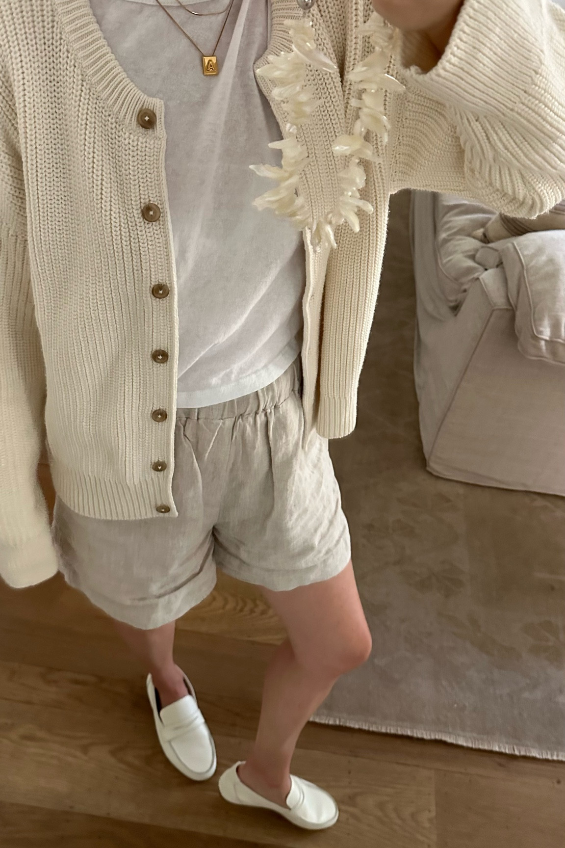 Linked my shorts in green! Another summer outfit idea 🤍