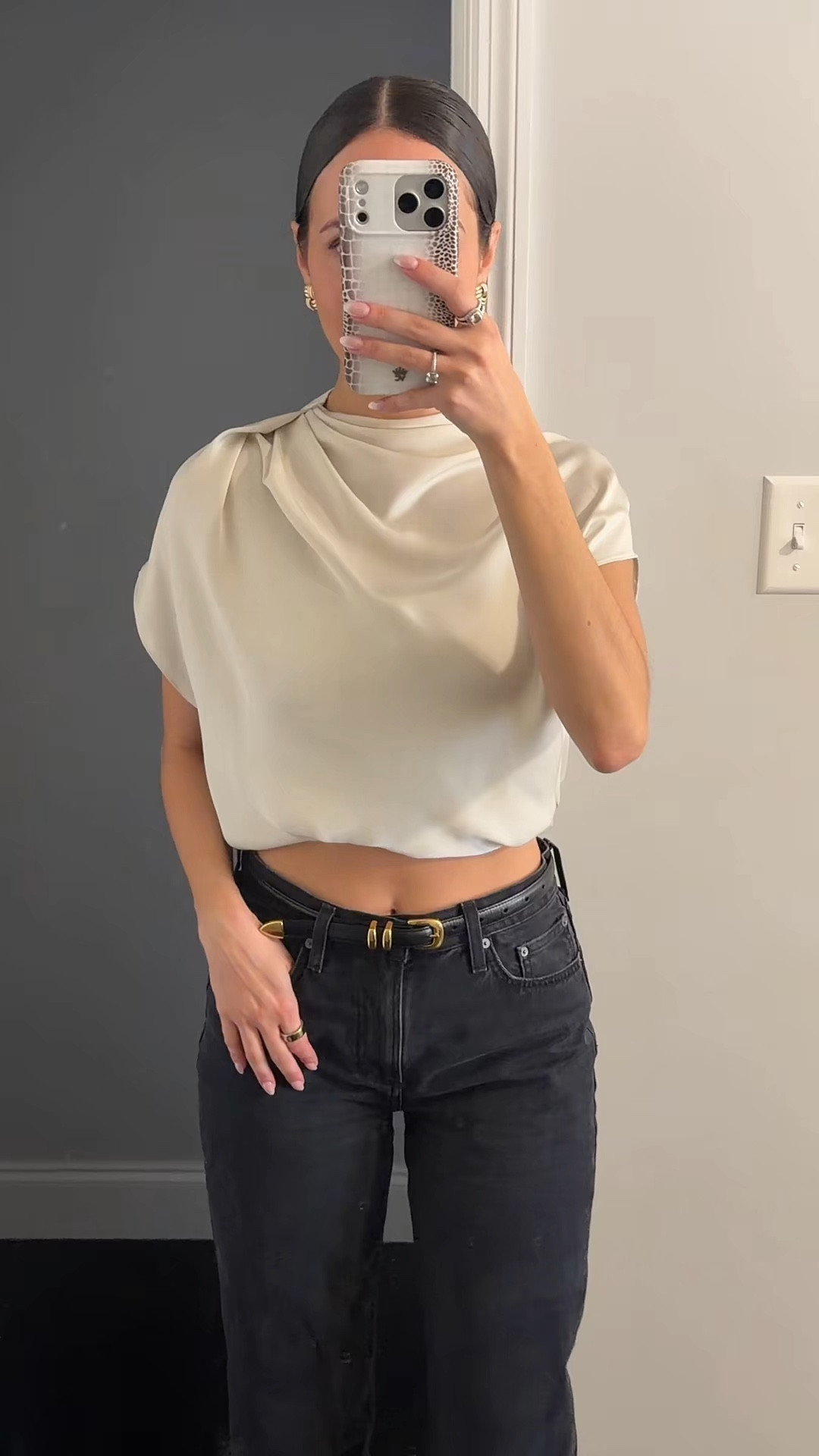 This top can be worn so many ways I love it

#LTKgrwm #LTKootd