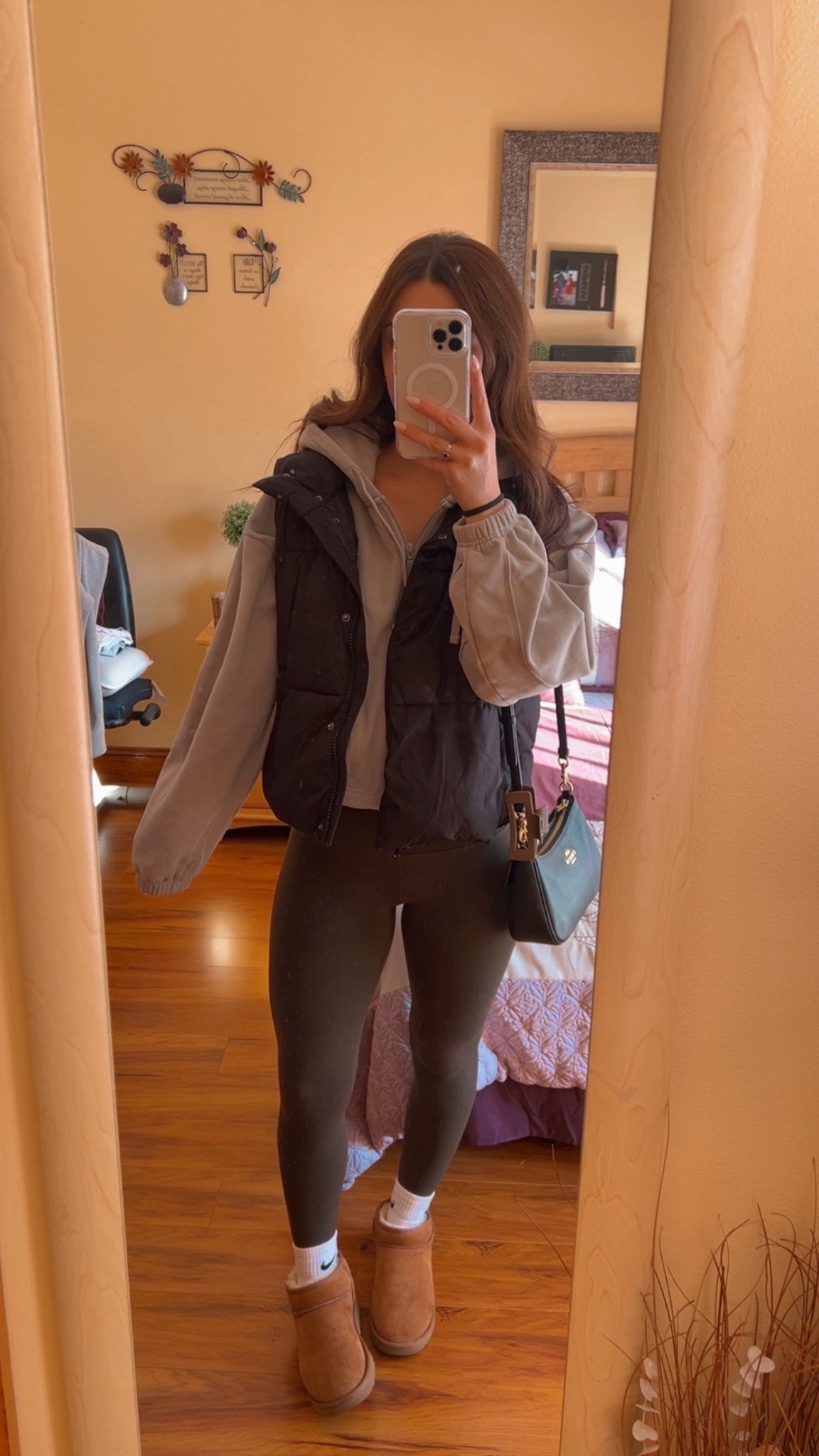winter class outfit inspo !! 🧣❄️

this exact color leggings they don’t sell anymore but i linked the closest green color in the same brand & style !! 

#LTKFindsUnder100 #LTKSeasonal #LTKSaleAlert