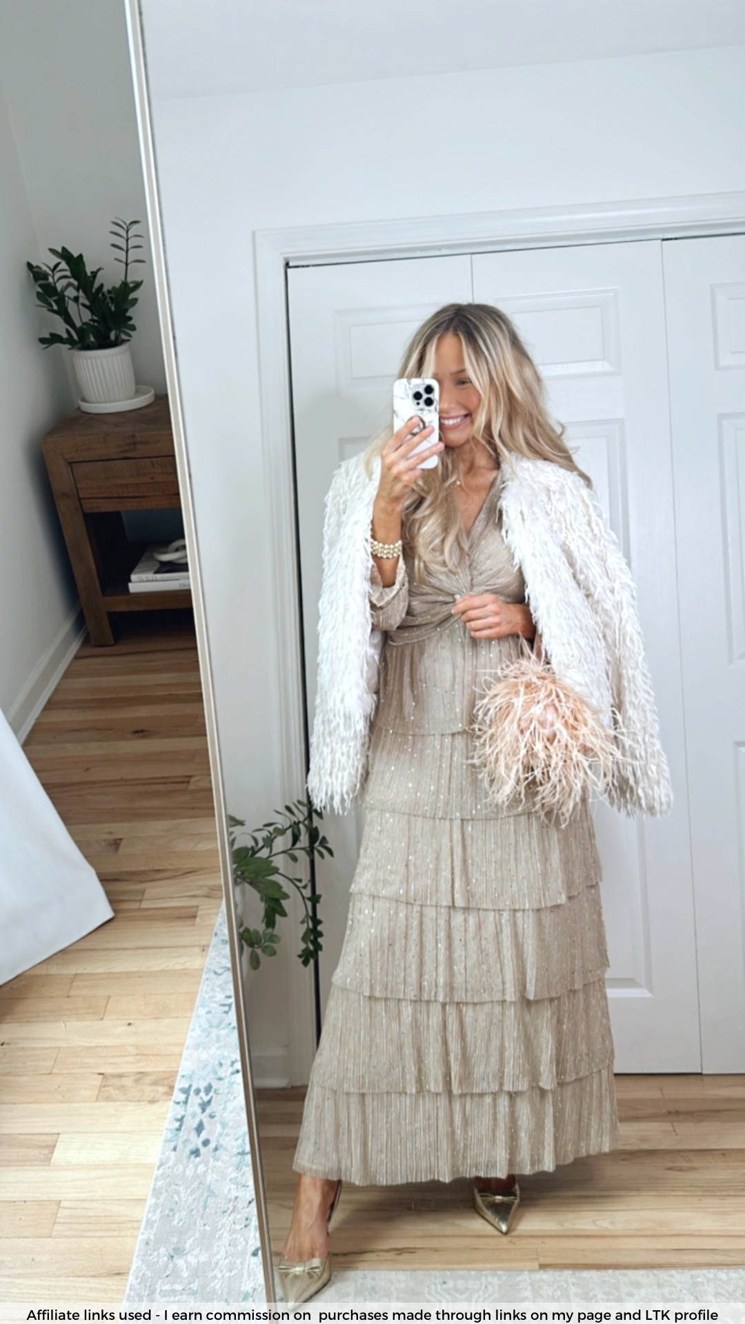Walmart dress for a holiday party ✨

Gold sequin maxi dress
White faux fur coat


#LTKHoliday
