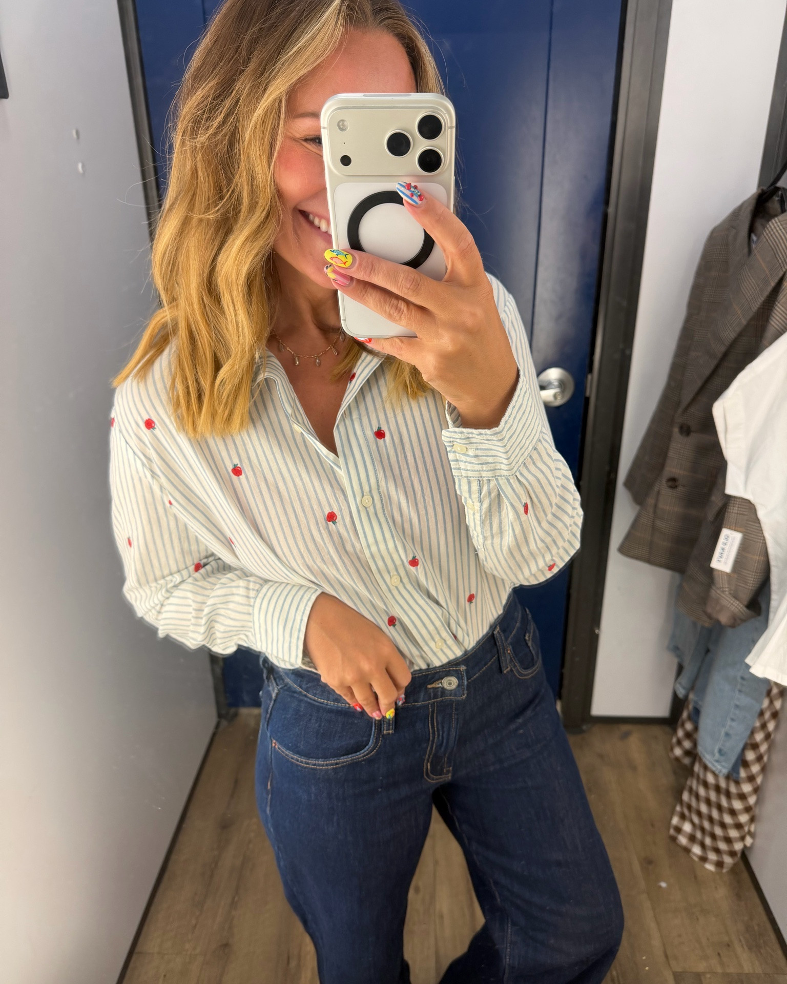 walked into Old Navy for basics and walked out fully prepared to romanticize a season that hasn’t started yet. 🍎

Listen — I’m still team summer. Loudly. But this haul had me holding a fair isle cardigan in one hand and denying everything I’ve said about August in the other.

The apple button-down started it. Then the wide-leg jeans. Then a gingham dress I have zero fall plans for and bought anyway.

I’m not saying I’m ready. I’m saying I’m… prepared. There’s a difference. 🤍

Which look are you grabbing first? 👇

Comment “FALL” and I’ll send you links to everything (sizing notes included, as always)!