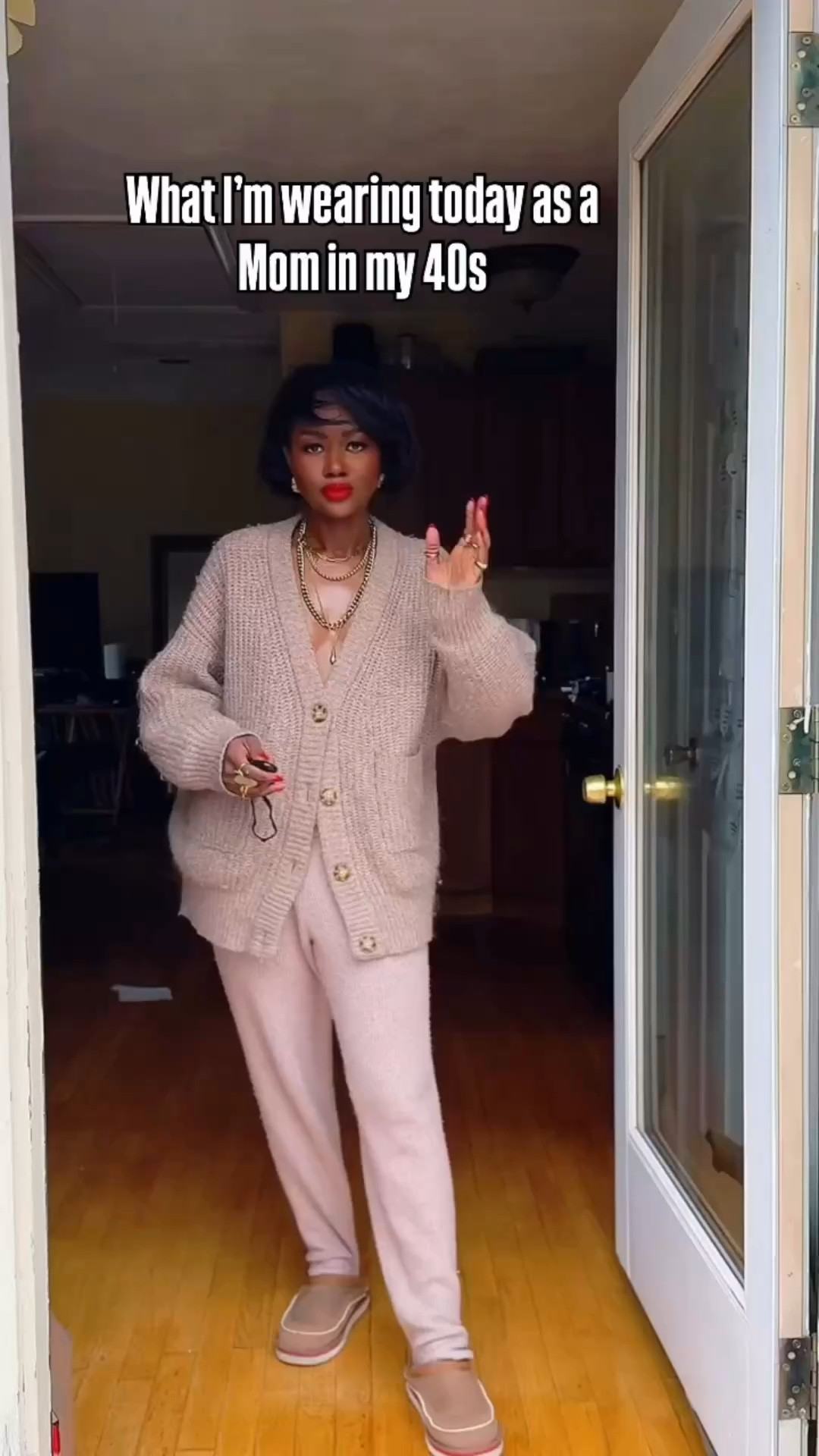 Another day another outfit! I’m running out of things to say in my caption, y’all! Ask me questions! Comment “FIT” to recieve a DM to shop this look and my jewelry collection with @preciouslypolishedjewelry.
#bostonmom #fashionover40