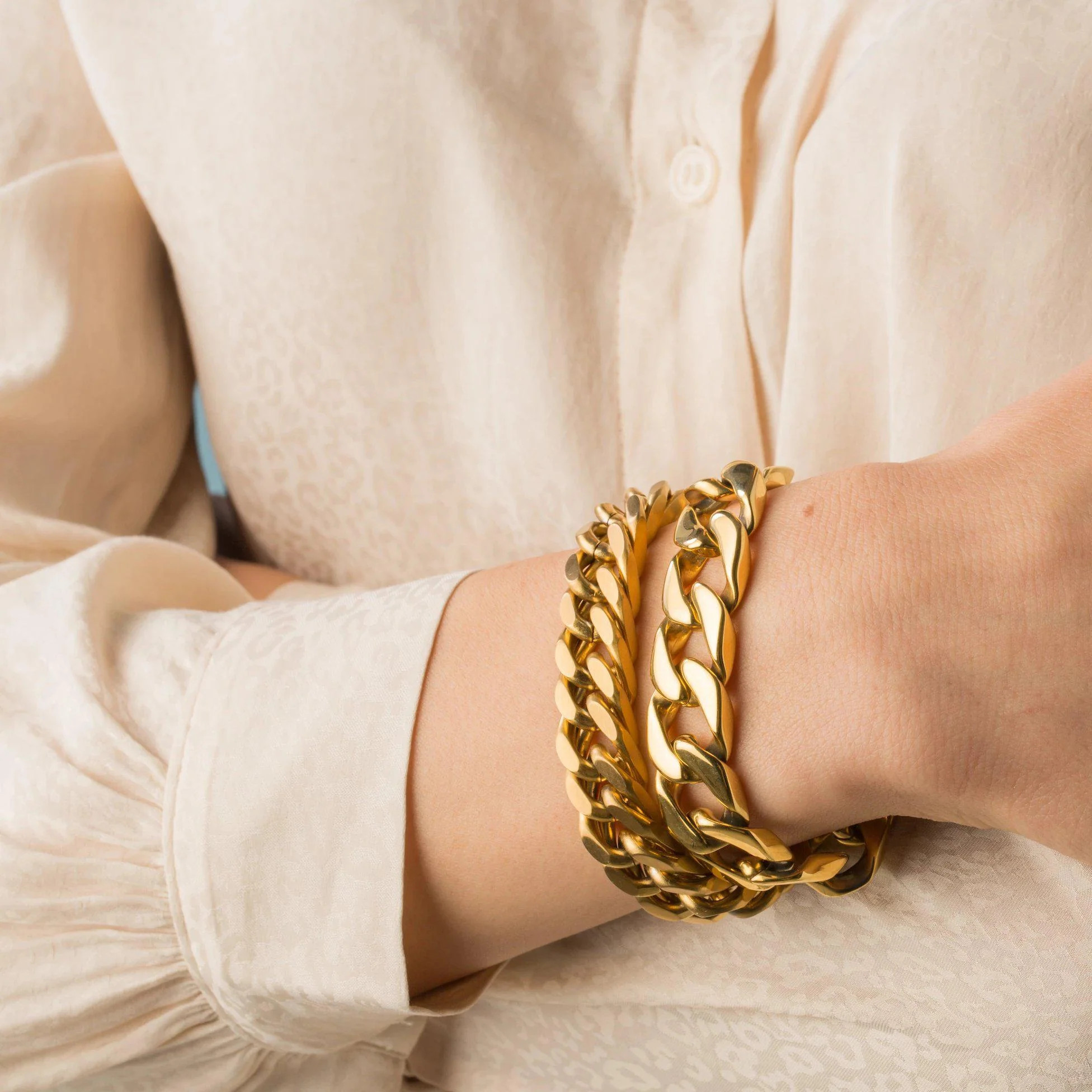 Chunky Heirloom Gold Curb Chain Bracelet | Victoria Emerson
