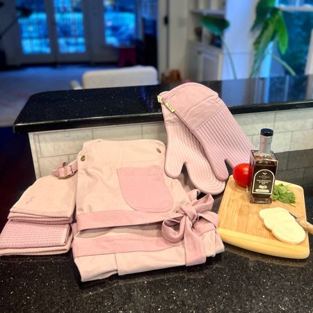 This is the cutest kitchen linens set ever! Comes in 3 colors: lavender, blue and green. Great quality, and on sale now!👏

#LTKSeasonal #LTKGiftGuide