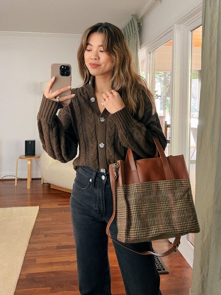 Able chocolate brown cardigan with Everlane dark denim jeans 

Top: XXS/XS
Pants: 00/0
Shoes: 6


#fallfashion
#fallstyle
#falloutfits
#able  
#everlane 
#datenight
#sweater 
#workwear
#businesscasual 
#brownsweater
#cardigan 
#denim
#jeans
#boots
#chelseaboots
#layeredfashion 
#fallshoes 

#LTKSeasonal #LTKworkwear #LTKstyletip