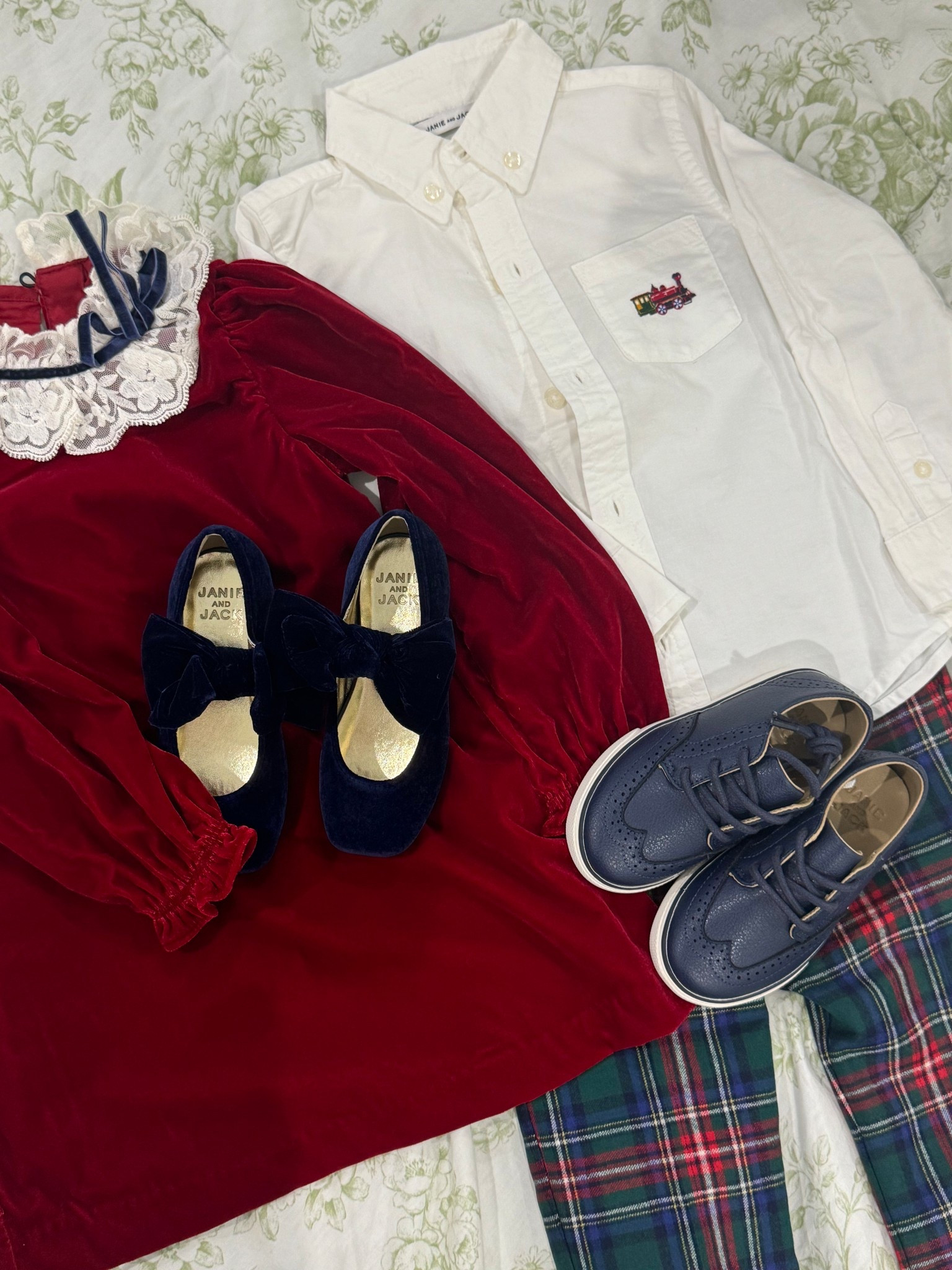 The perfect Christmas outfits > ❤️

#LTKHoliday #LTKFindsUnder100 #LTKKids