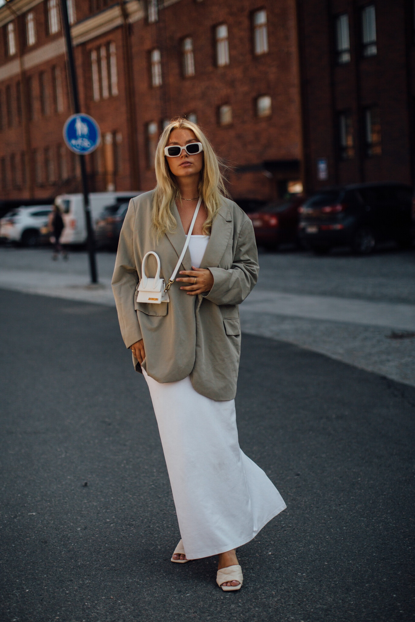 Amo este vestido blanco con un blazer oversized! 

#LTKFind #LTKSeasonal #LTKunder50
