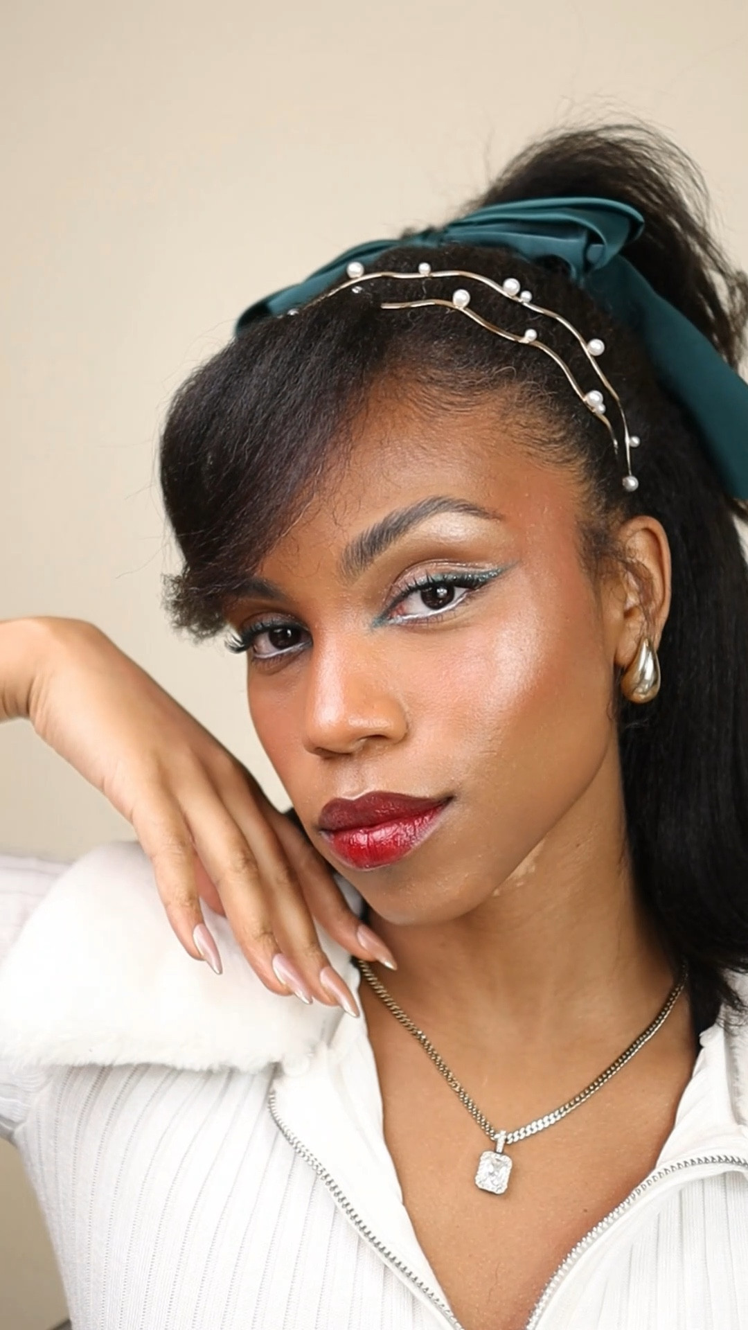 My first attempt at a holiday makeup look and I can’t say I’m mad at it! Love the cool tones and red lip combo 😍 products used are down below!


#holidaymakeup 

#LTKHoliday #LTKBeauty