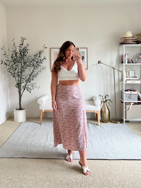 The cutest Amazon skirt, I can’t wait to wear this all summer long. Light weight, breathable, comes in a few colors! 
Runs true to size!


#LTKstyletip #LTKmidsize #LTKfindsunder50
