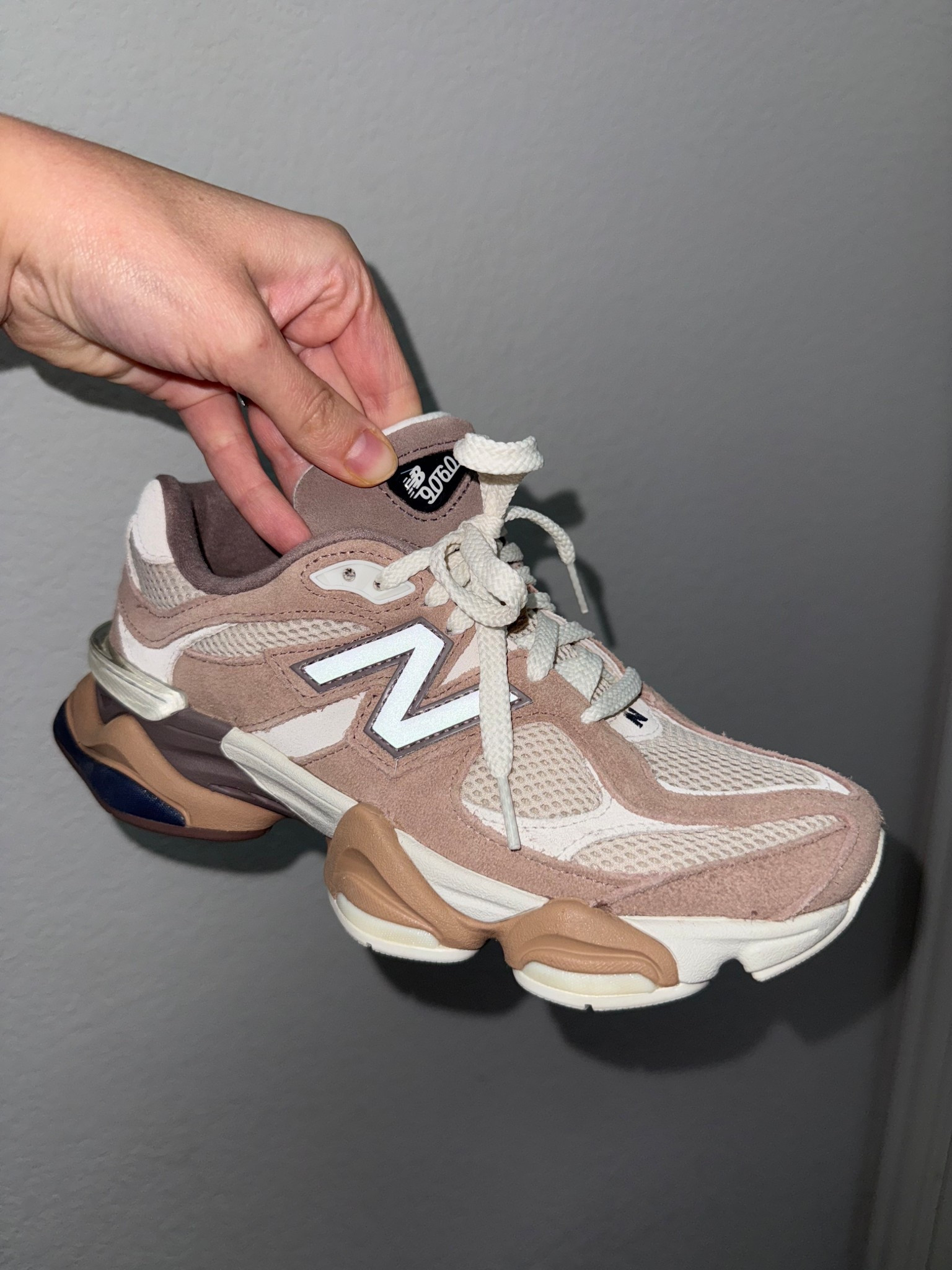 The cutest fall sneakers #sneakers #fallshoes #newbalance #9060 