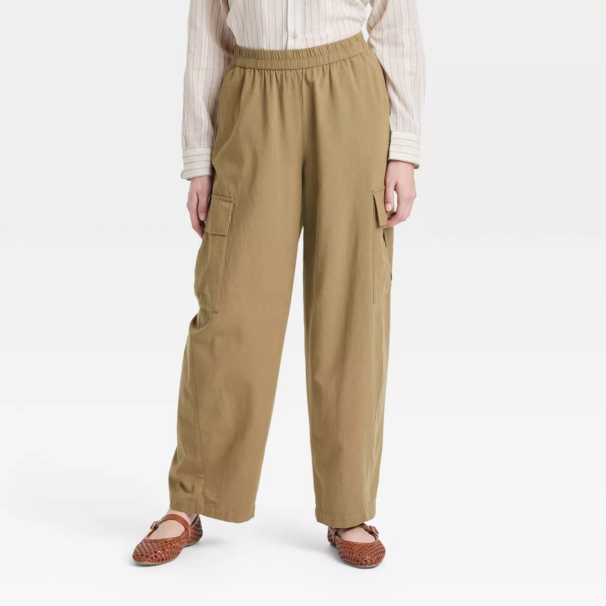 Women's Mid-Rise Relaxed Fit Pull-On Cargo Pants - Universal Thread™ Moss Green | Target