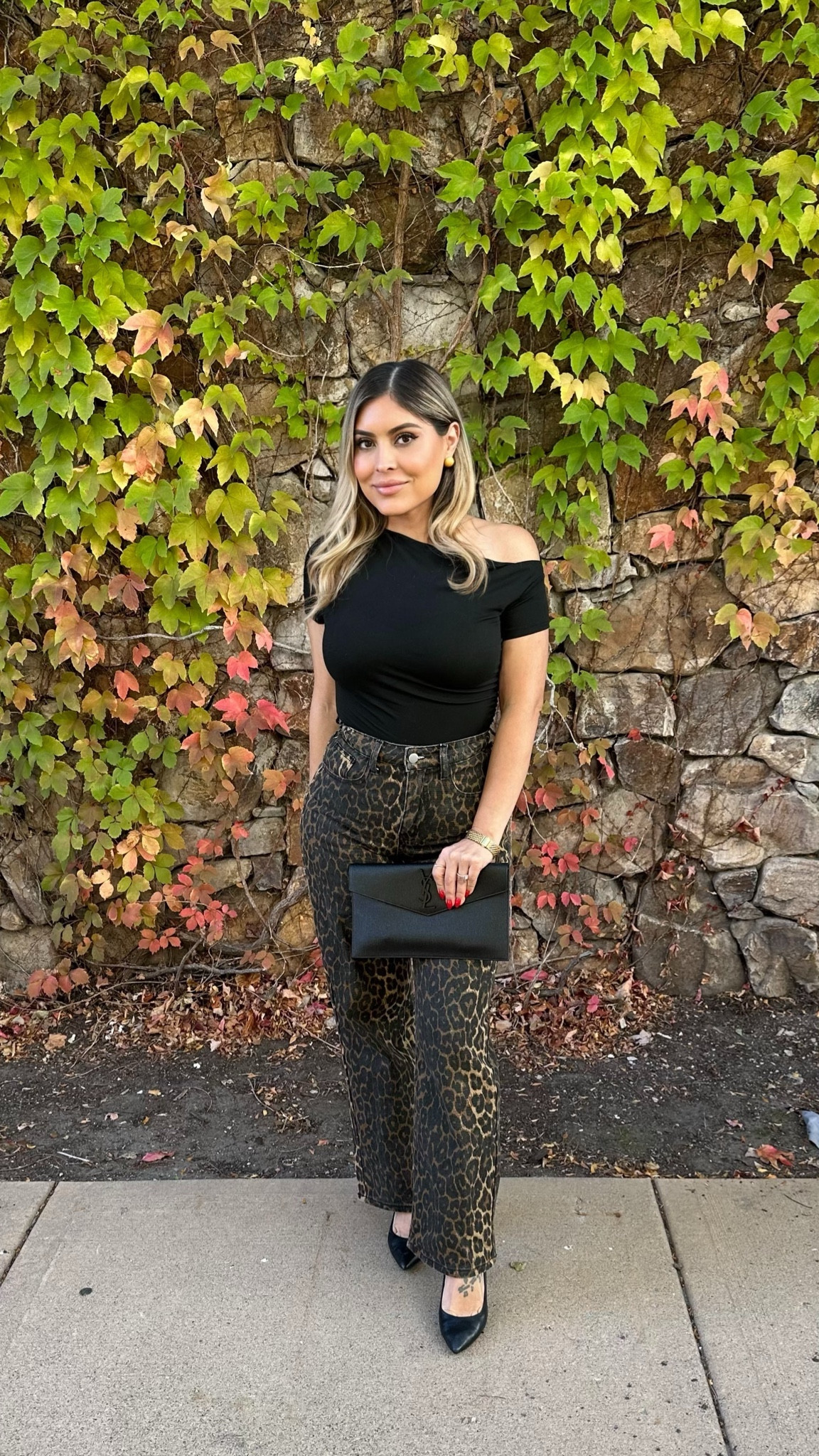 Loving this YSL clutch 🖤 #ysl #fallootd

#LTKBeauty #LTKItBag #LTKStyleTip