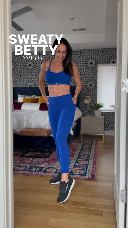 Code SBPALEOMG25 gets you 25% off any full priced @sweatybetty items!

New looks are live on @sweatybetty including this lightning blue set, their UltraSculpt High-Waisted leggings, seamless tee, and zip bomber! 