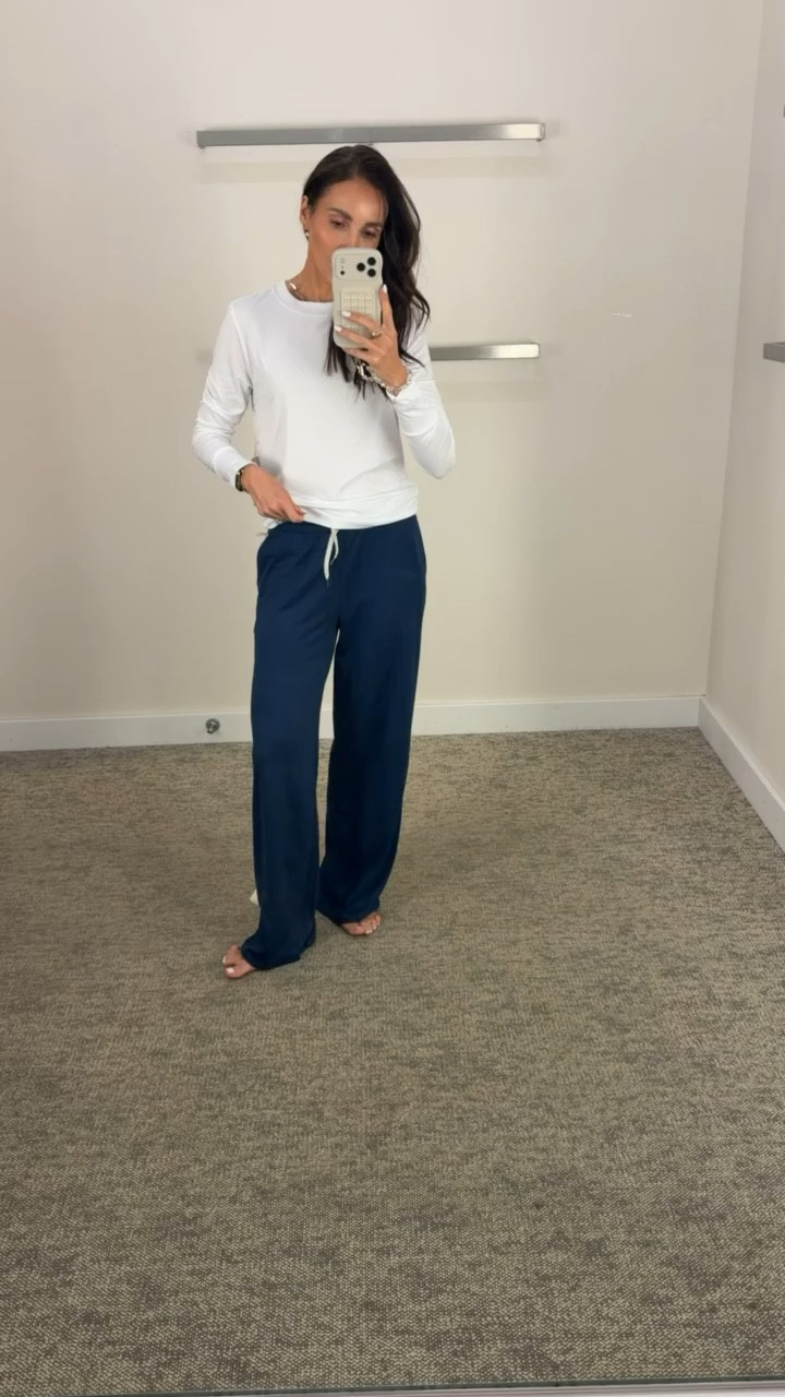 Navy buttery soft sweatpants, summer athleisure outfit, simple outfit, sporty chic, annabrstyle

#LTKootd #LTKOver40 #LTKmomlife