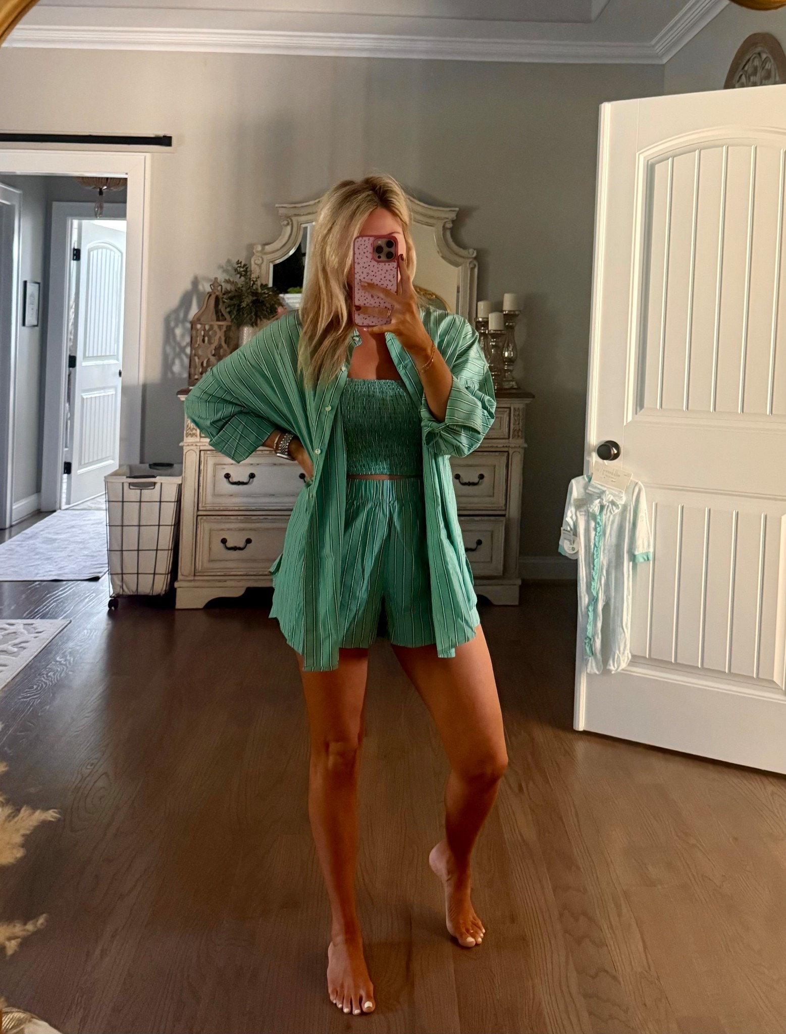 Ootd
Wearing a small 
Comes in 2 different color ways
 Could have def sized down to xs but like the oversized look


#LTKFindsUnder50 #LTKSaleAlert #LTKStyleTip