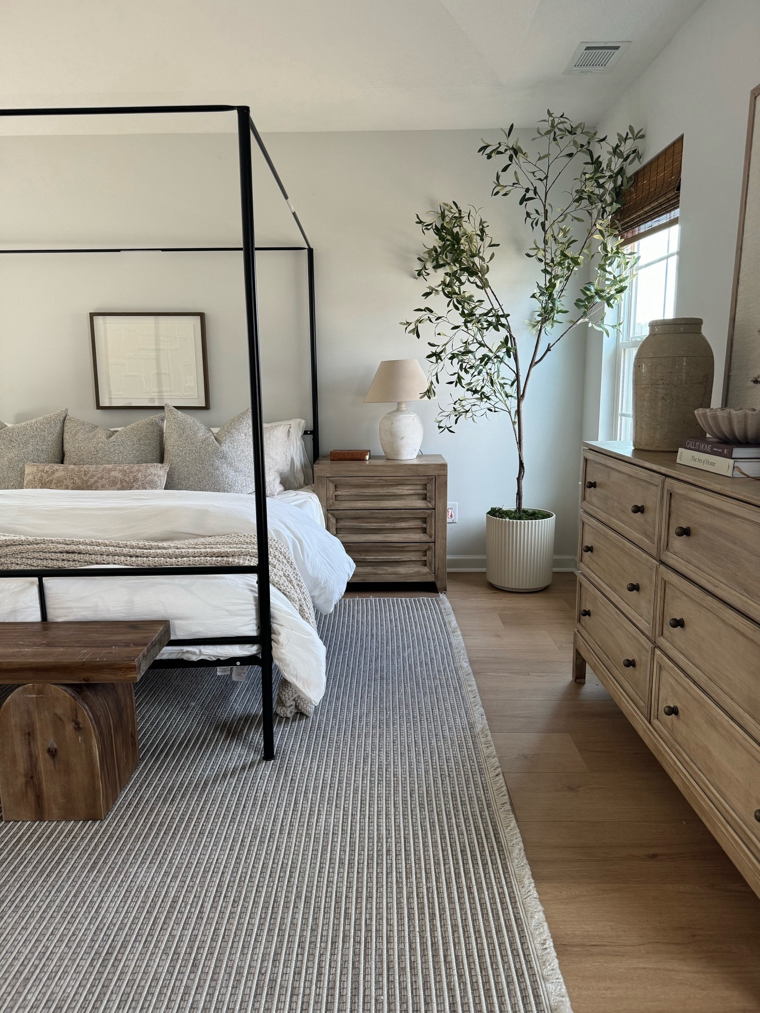 Primary bedroom inspo

Canopy bed
IKEA tarva
Kirklands finds
Walmart finds
HomeGoods
Loloi rug
Abstract art
Olive tree
Lamp
Oversized lamp 

#LTKhome