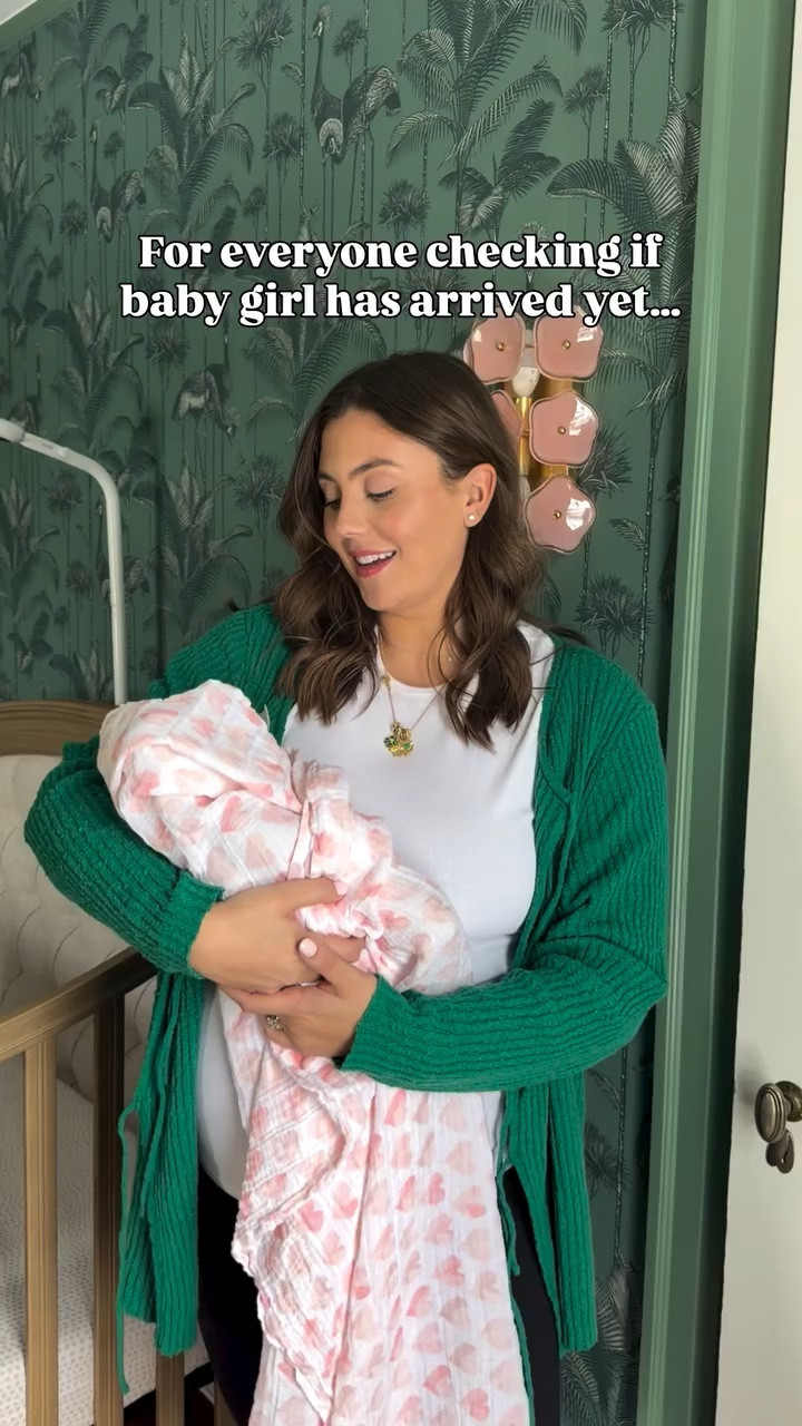 Another day, another “is the baby here yet?” text. 💬📱 baby girl is clearly on her own timeline! 🤪☘️ will keep ya posted! #bumpdate #40weekspregnant #babywatch

#LTKdayinmylife #LTKstorytime #LTKmomlife