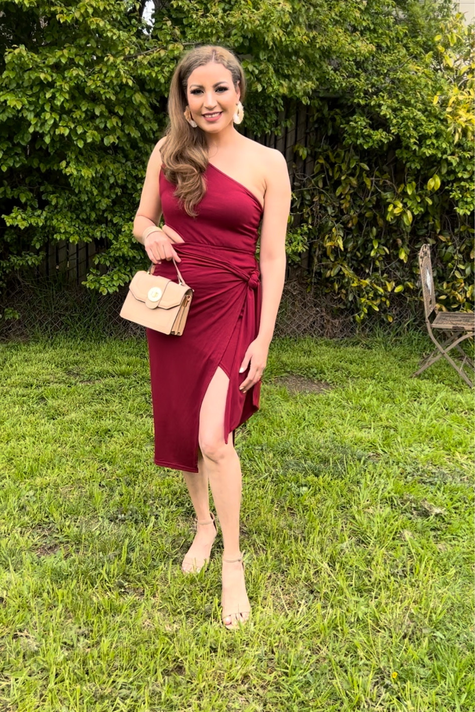 ZESICA Vestido midi sexy de un hombro para mujer, entallado, de verano, sin mangas, con lazo en la cintura, con abertura, para cóctel, fiesta, color vino, size :M 
Corresponde 

#LTKSeasonal #LTKwedding #LTKbeauty