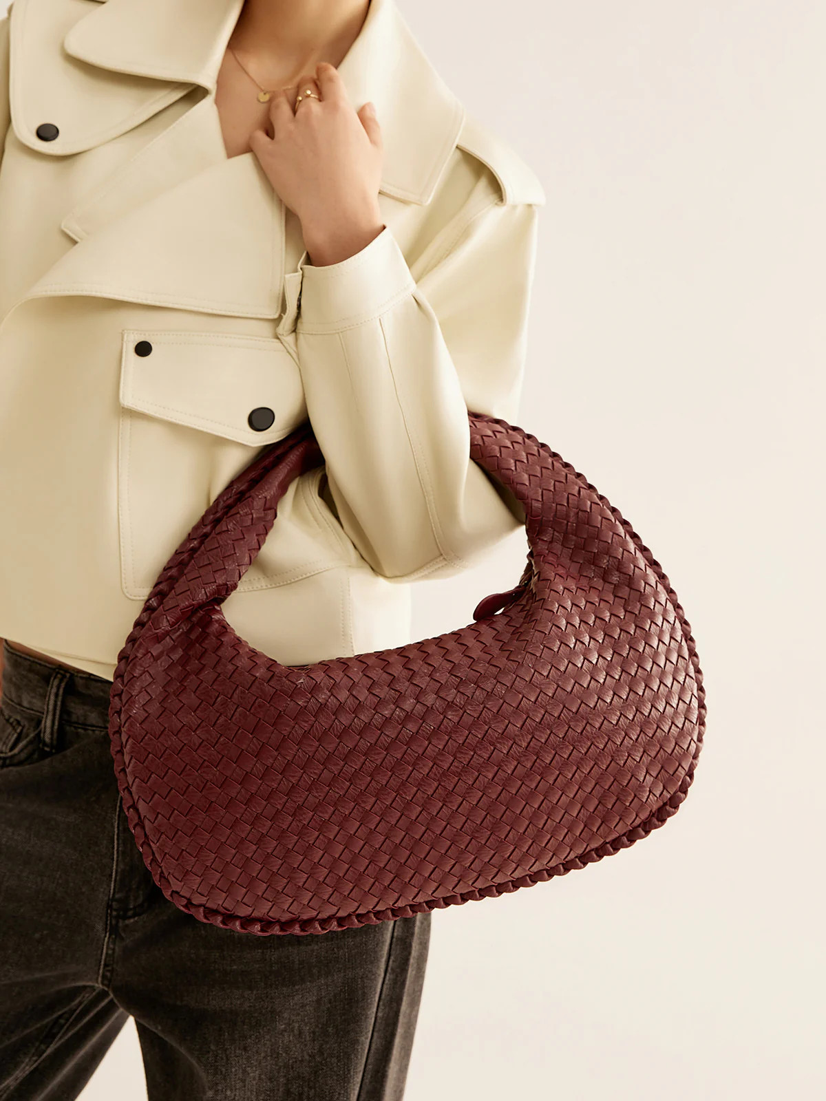 Rounded Woven Zipper Handbag | Commense