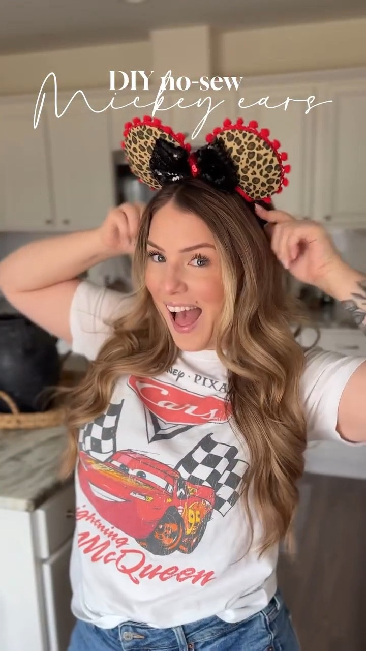 DIY no-sew Mickey ears for Disney! 🐭❤️🏰 These were so fun to make and now I think I gotta make a pair for each outfit?! Is that too extra? 😂

Follow & comment “MICKEY” and I’ll send you the template I used + all the supplies!

#disney #mickeyears #disneyDIY #diymickeyears