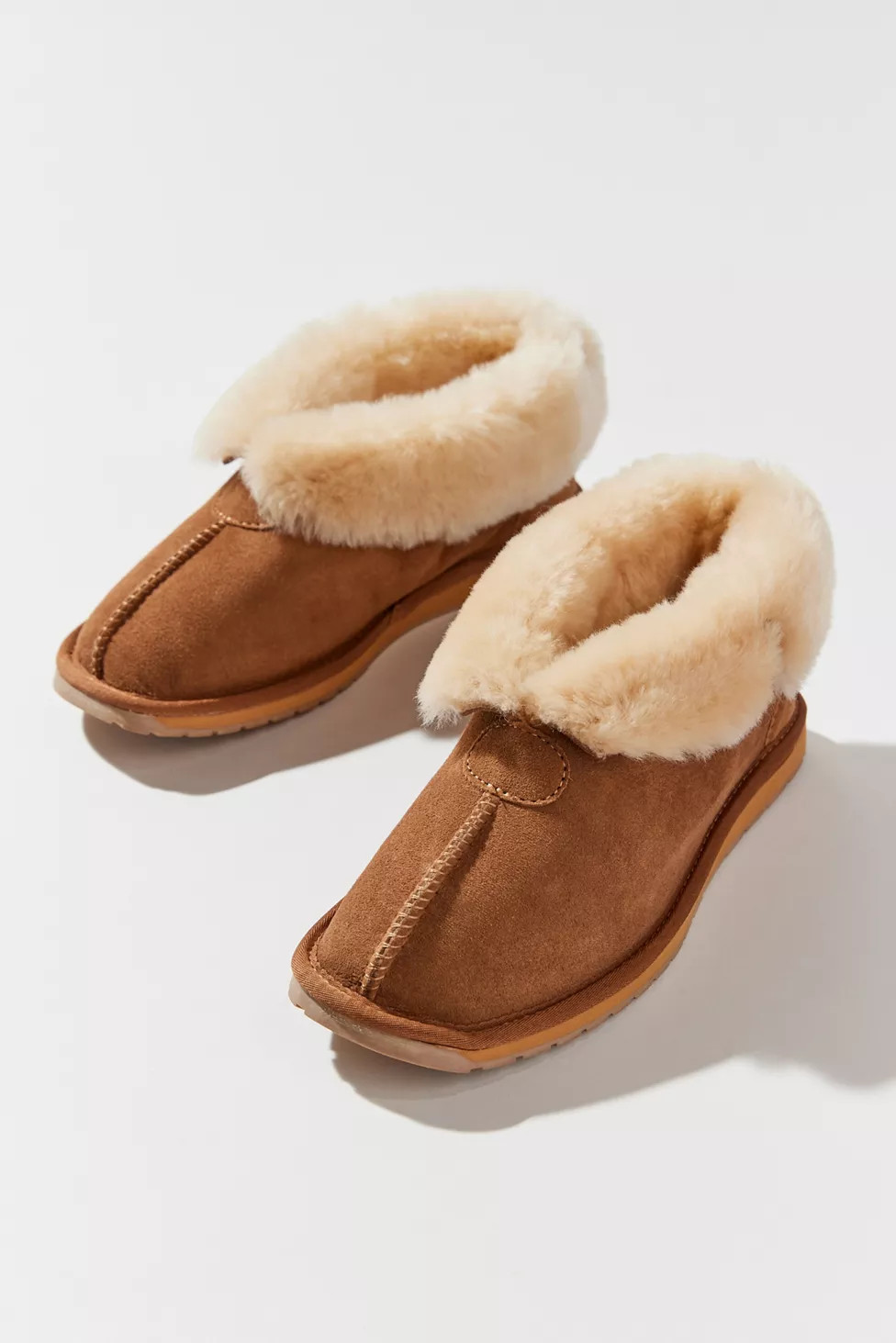 EMU Australia Platinum Albany Sheepskin Slipper | Urban Outfitters (US and RoW)