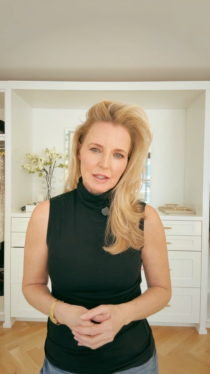 Carolyn Bessette-Kennedy's minimalist style is having a major moment — and for good reason. I’m breaking down the 7 key pieces that defined her iconic 90s look. 

Drop a ❤️ if you’ve been watching the show “Love Story” on FX. It’s pretty clear…I LOVE it! 

#LTKSeasonal #LTKOver40