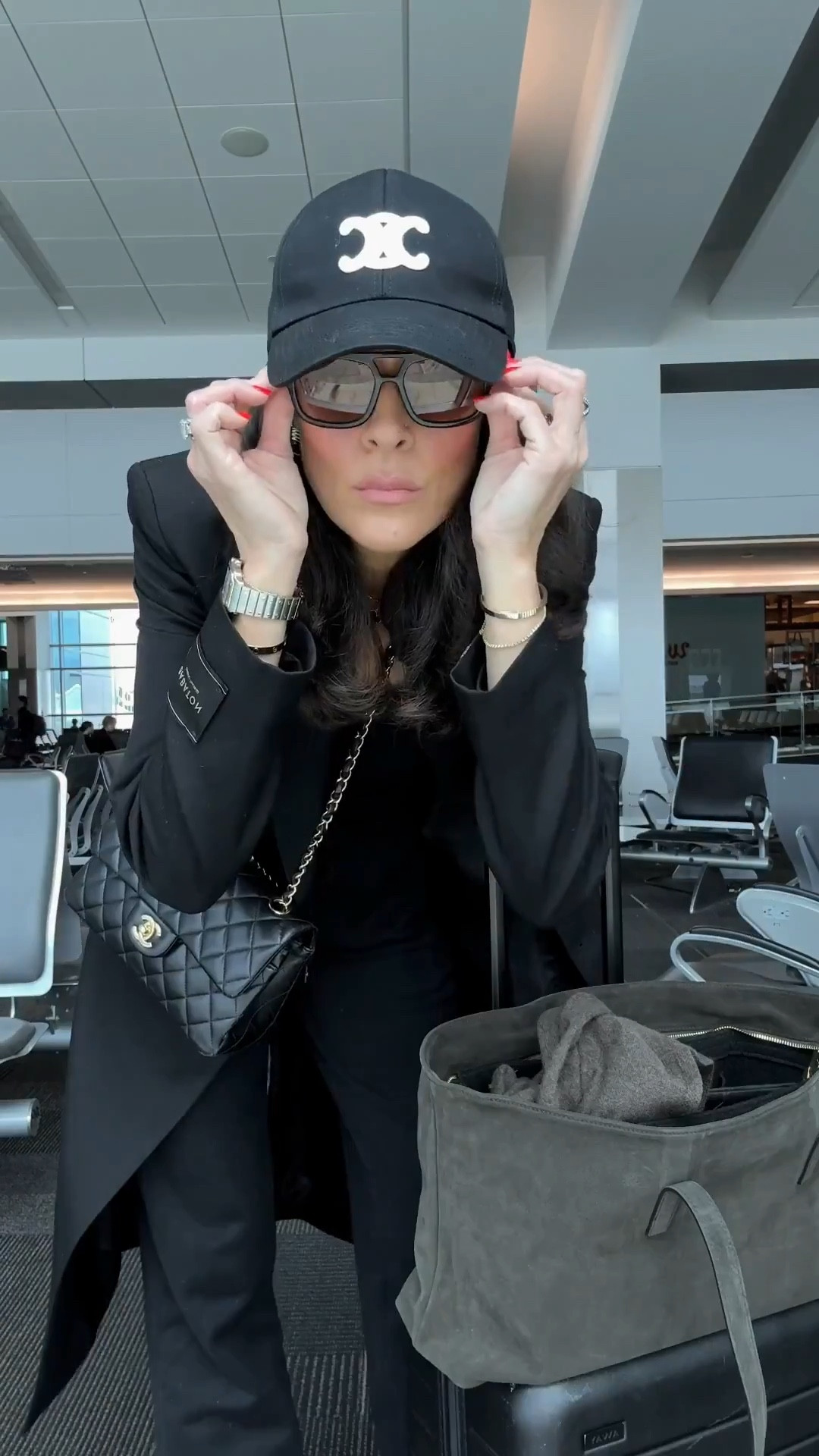 What I wore for a long flight to Japan! Love layering a big coat so I don’t have to pack it! 





Coat, flight, Japan, travel 

#LTKTravel #LTKOver40 #LTKSeasonal