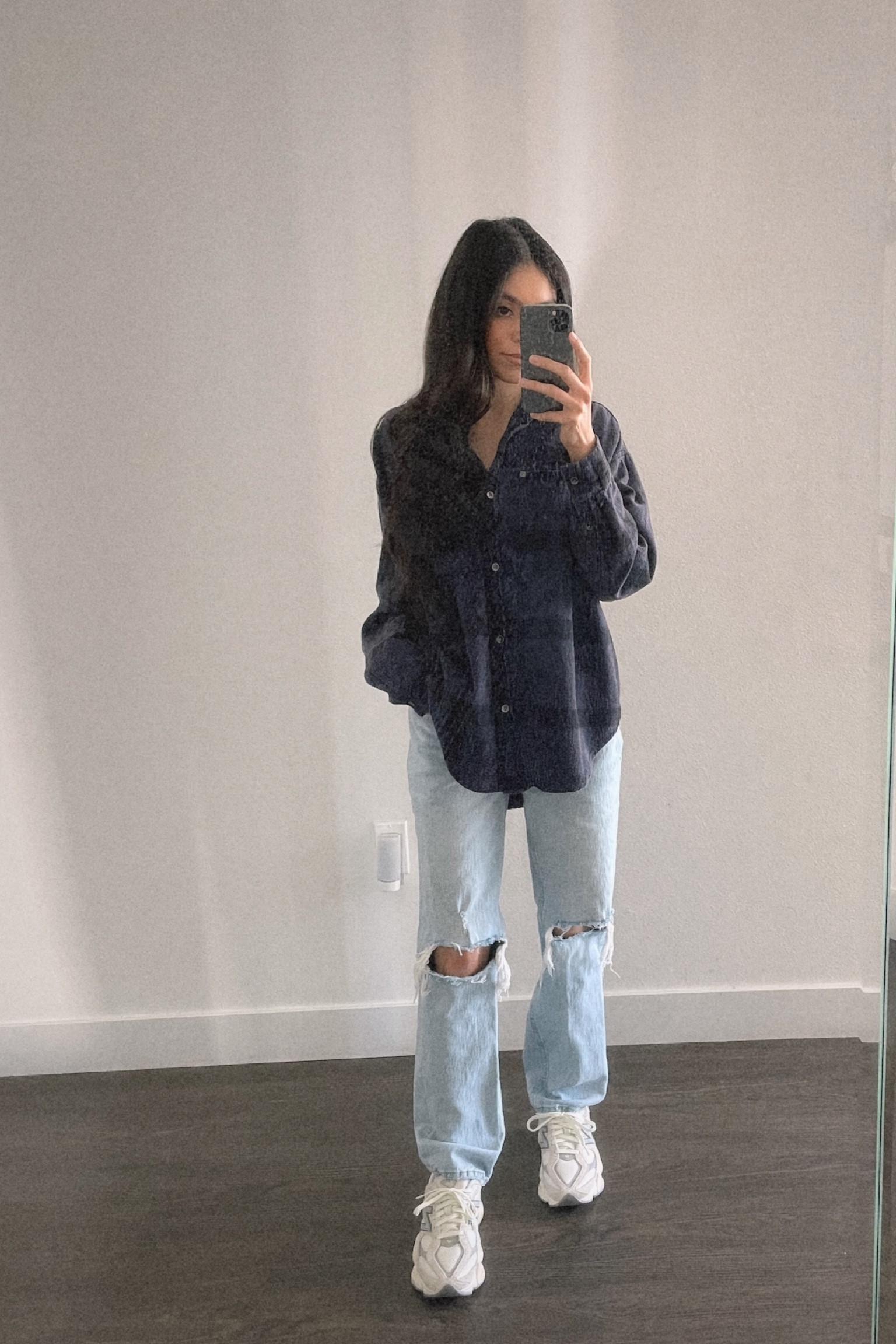 Flannel (xs)
Denim (25r)
New balance 9060 (8) 
#aerie #flannel #abercrombie #abercrombiedenim #newbalance9060 #ootd