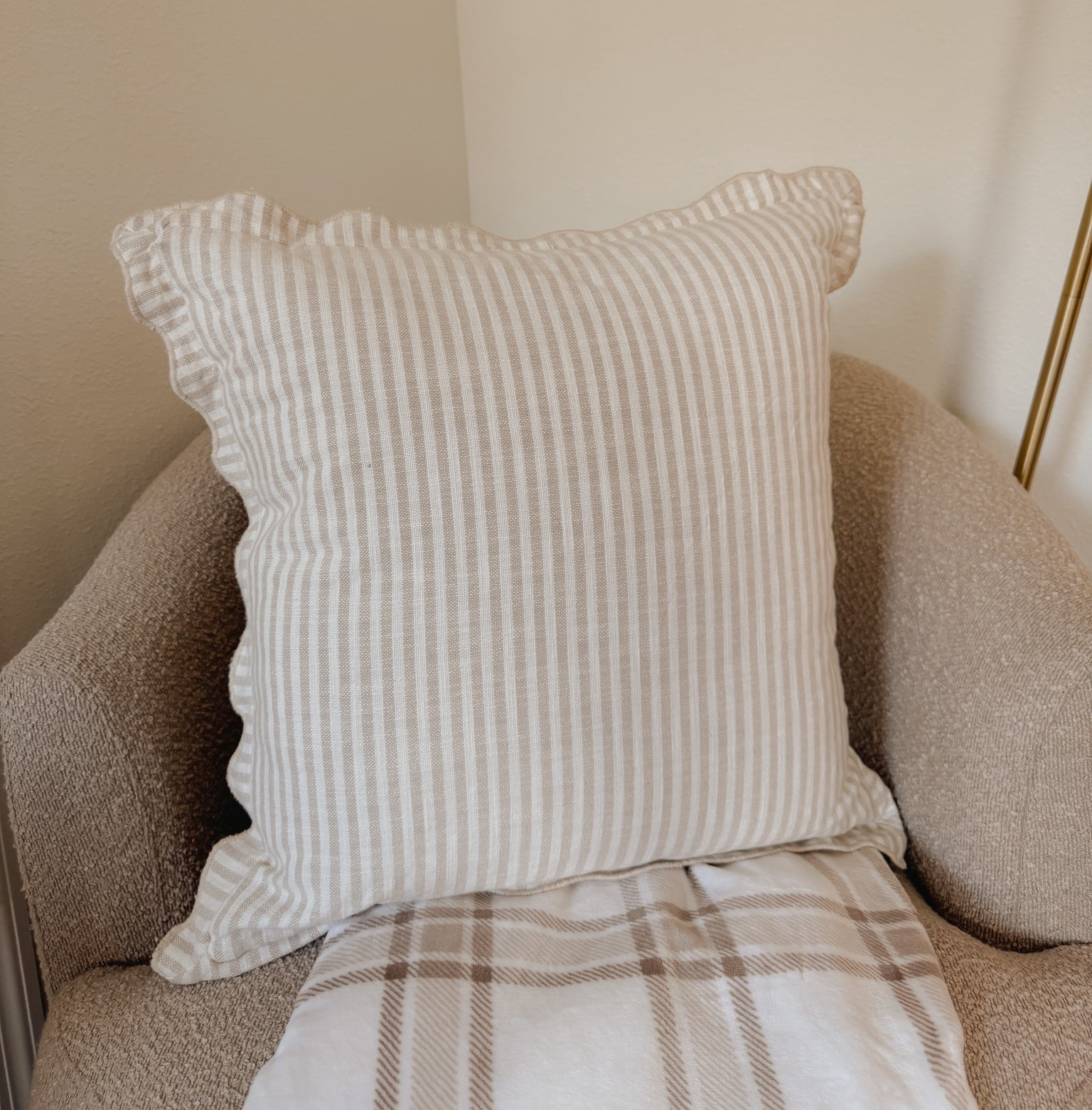 The perfect pillow for Spring🫶🏻

#LTKHome #LTKSeasonal