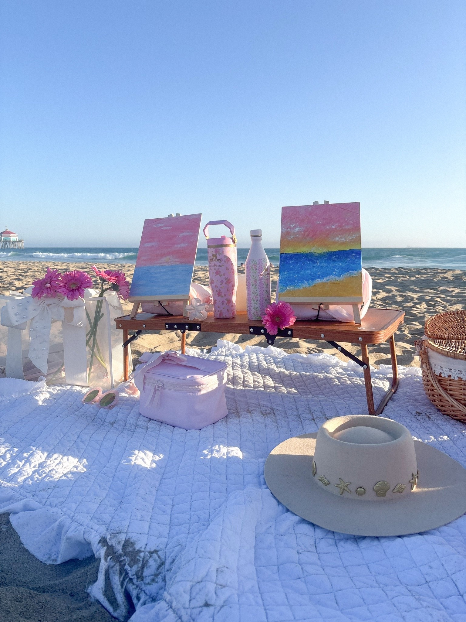 Cutest girls’ day idea 🎨🌊🩷
 Because everything is more fun when you’re doing it with your girls ✨

Tag the friend you’d do this with 🥹🎨

#GirlsDay #DIY #beach #SummerActivities #summer

#LTKdayinmylife