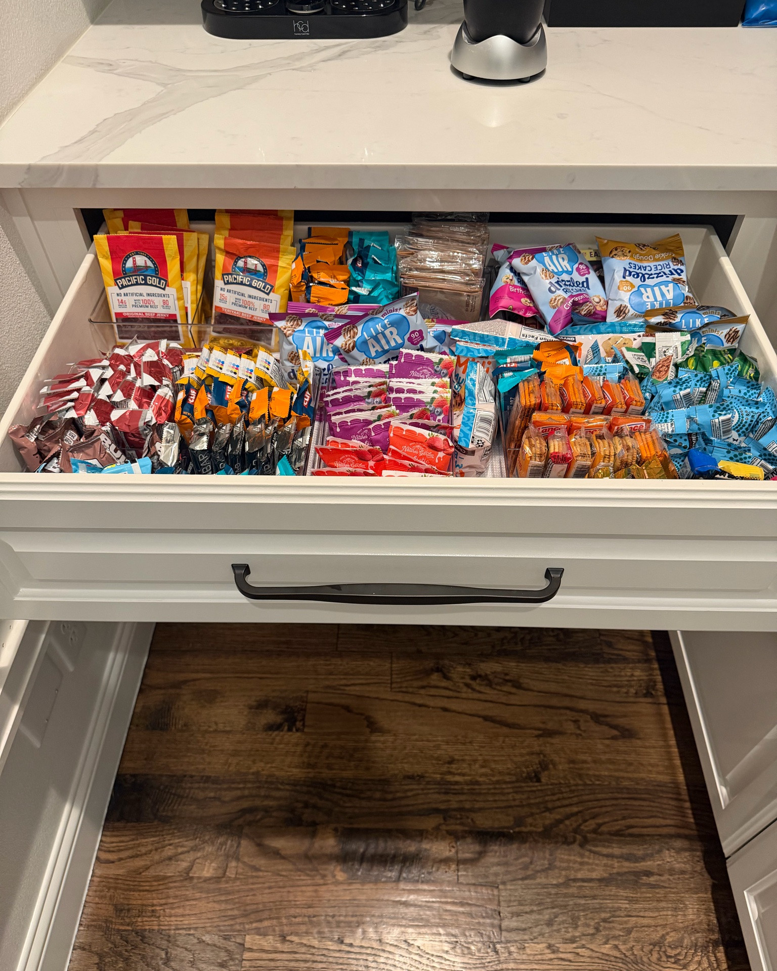 If your kids eat like they’re training for the Olympics all summer long, a snack drawer is non-negotiable. 😂 These clear storage containers keep the chaos organized, so they can grab a snack without turning the pantry upside down.

#LTKHome #PantryOrganization #SummerMom

#LTKmomlife #LTKfoodie #LTKHome