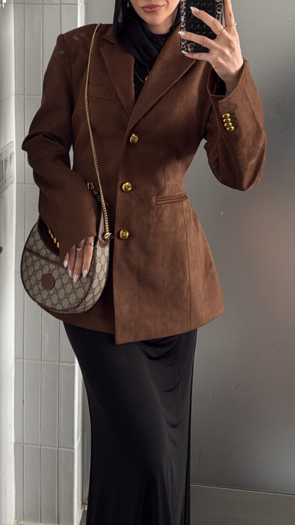 this blazer snatches your waist in the best way possible 🫠 

#LTKU #LTKStyleTip #LTKPetite