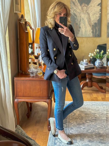 All the classics
.
Blazer @jcrew
Jumper @marksandspencer pr
Jeans @jcrew
Ballet pumps @chanel
.
#thisis50 #classicstyle #timelessfashion #mymidlifefashion #styleover50 #fashionover50 #springstyle #springfashion #realllifestyle #whatinwearing #everydayfashion 

#LTKstyletip #LTKover40 #LTKSeasonal