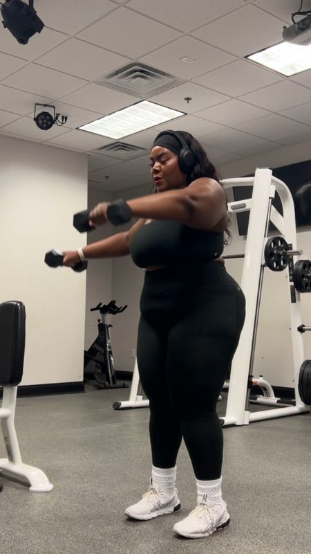 new workout set | wearing a 2X in both pieces | activewear | workout outfits | plus-size gym outfit #plussizefashion #activewear 

#LTKfit #LTKunder100 #LTKcurves