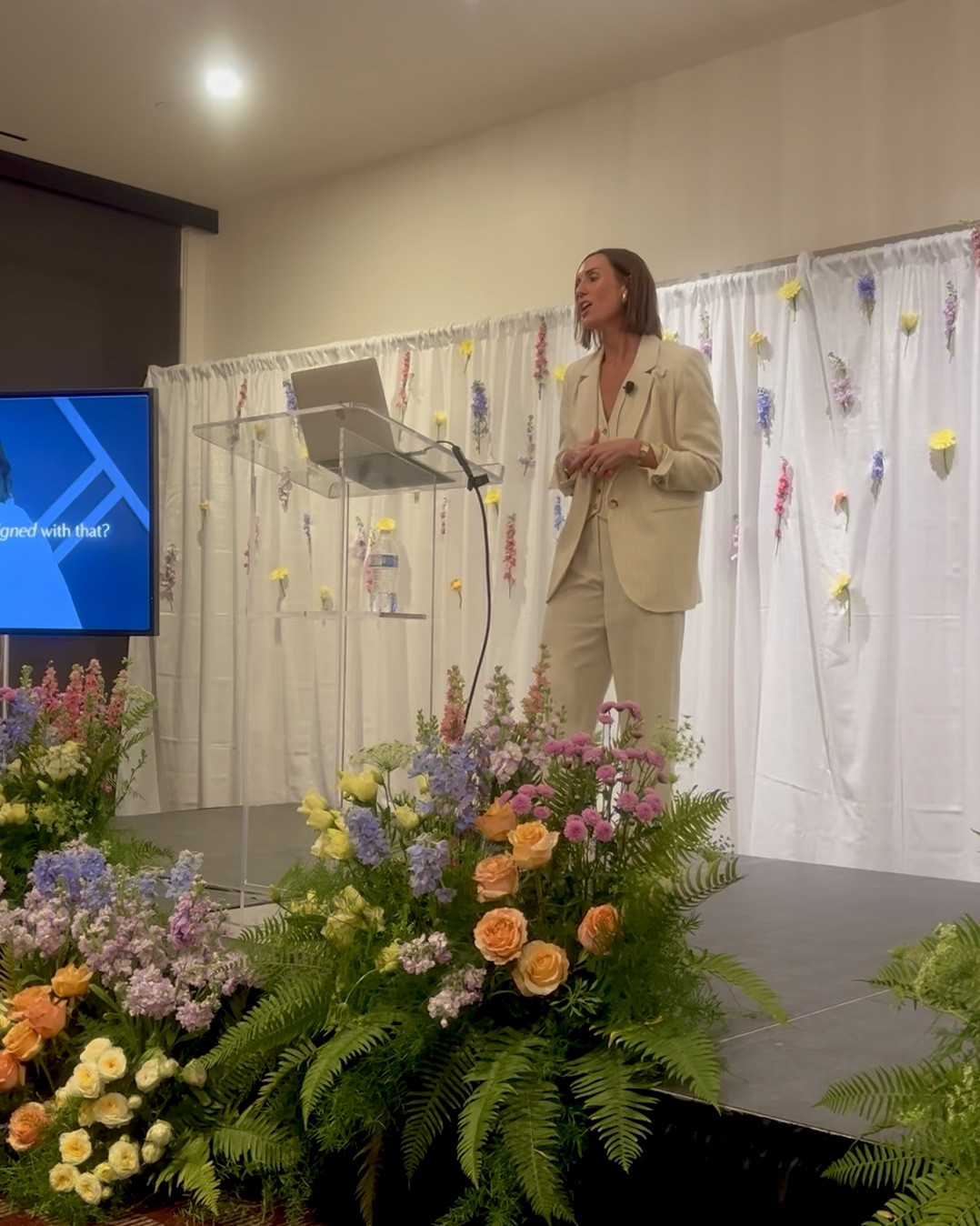 Loved this look for my keynote presentation at an amazing women in tech event. The linen and monochrome combination worked perfectly for the springtime vibe, and I loved the two-piece combo from Ba&sh. So good. An evening of insightful, meaningful discussions celebrating growth, authentic expression and the power of connection. I shared my perspective on the the importance of personal brand and the power of dressing with intention, which all aligned perfectly with the theme of authenticity throughout. 